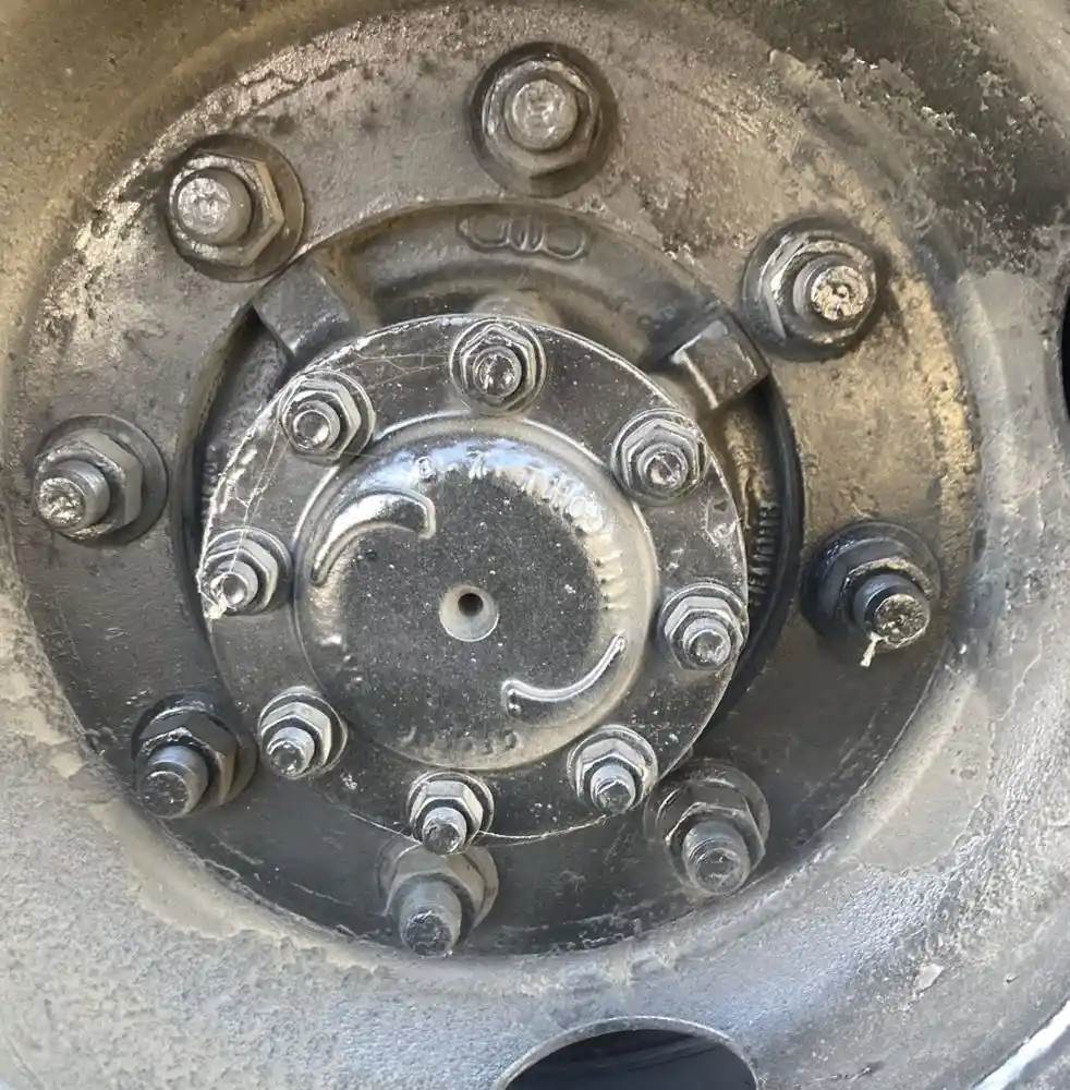Axle Alliance R152N Rear Axle Housing for a 2008 Freightliner MT55