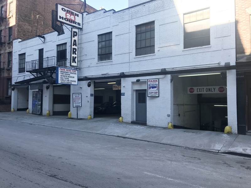 415 W. 45th St. Parking ParkWhiz