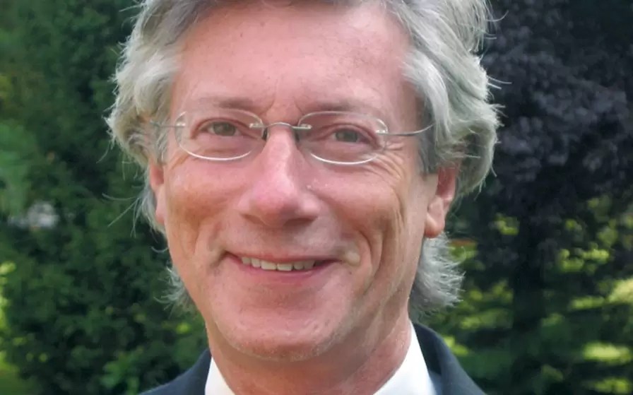 Wall Street stalls as economists see US growth peaking