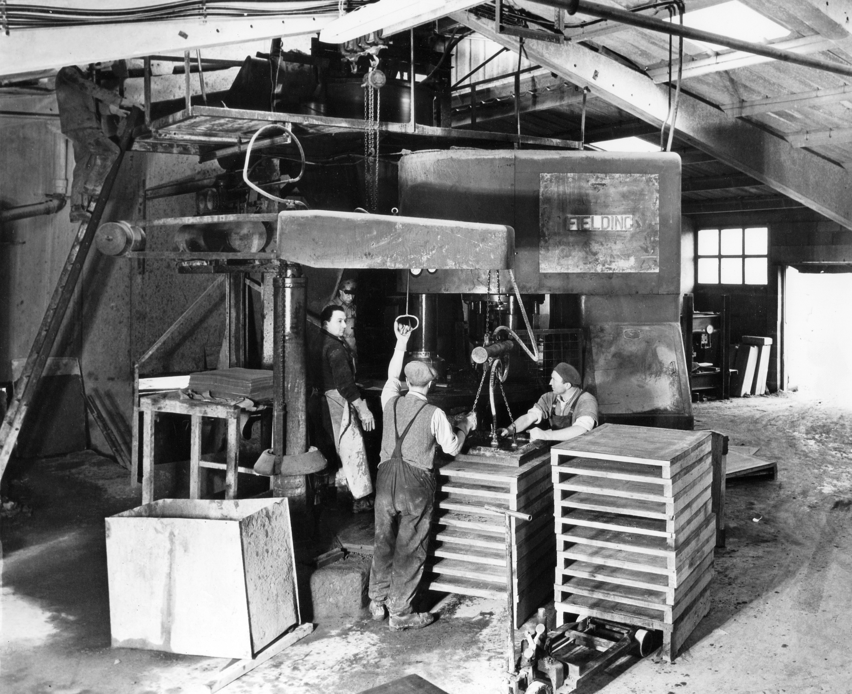 400 ton ThreeMould Slab Press, views taken on site, O/No. 5010, c.1953