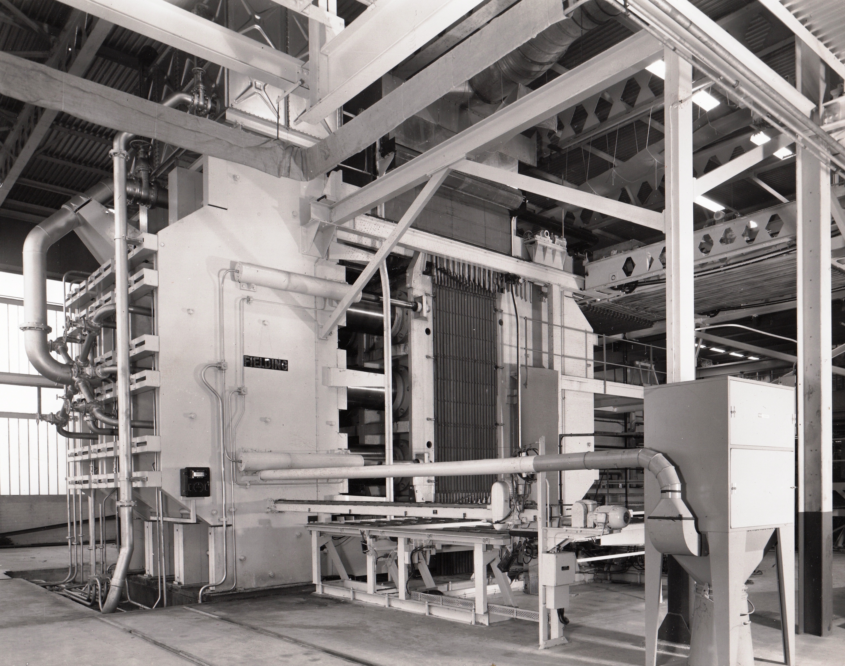 9000 ton MultiDaylight (Hot) Platen Press, views taken on site during