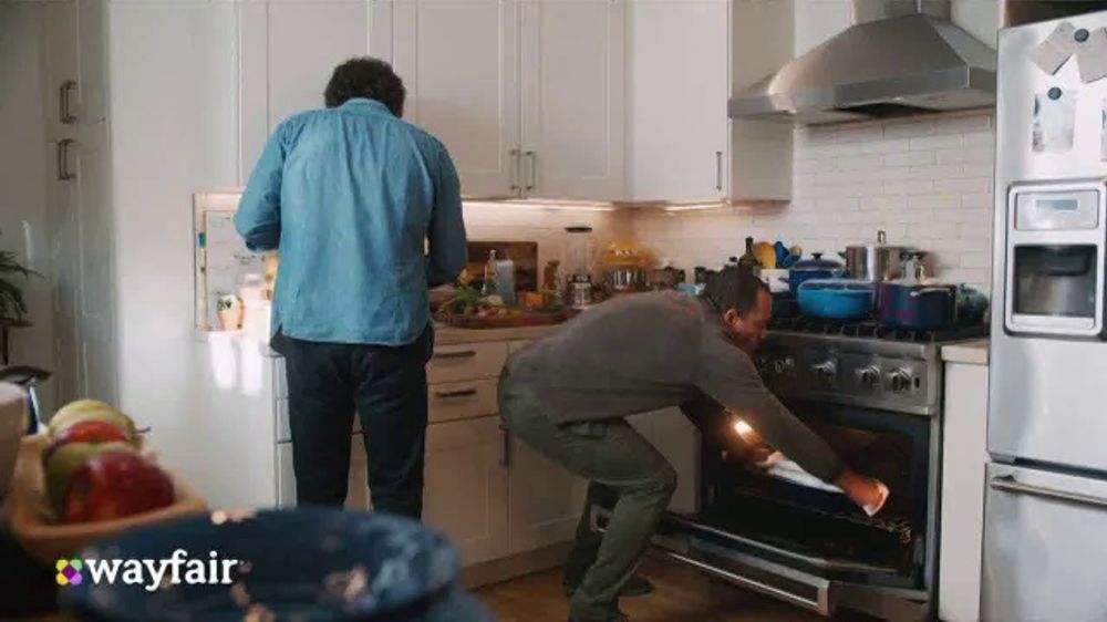 Wayfair TV Commercial, 'Dysfunctional Kitchen' Featuring Kelly Clarkson