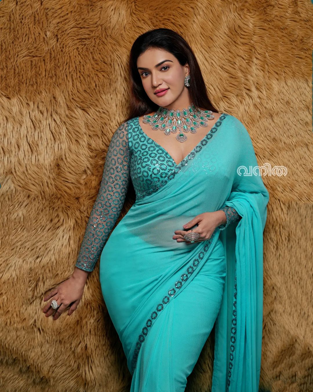 Honey Rose Pics హనీ రోజ్ భారీ అందాలు.. కిల్లింగ్ లుల్స్‌కి హార్ట్ బీట్