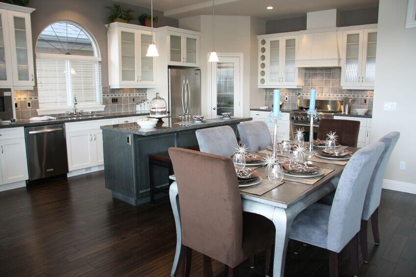 35 Captivating Kitchens with Dining Tables (PICTURES)