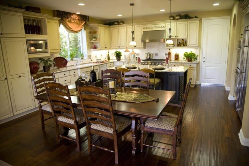 35 Captivating Kitchens with Dining Tables (PICTURES)