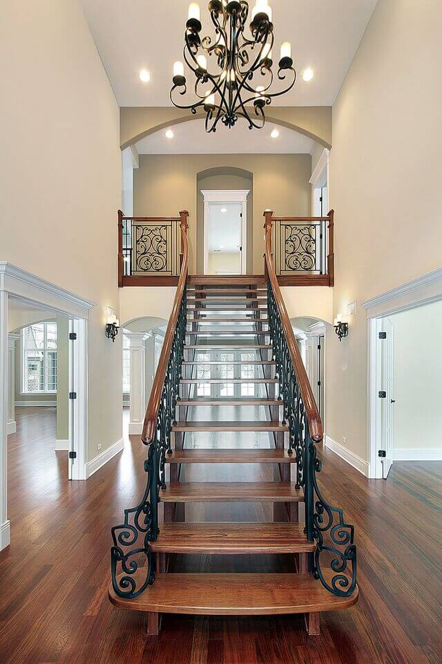 23 Elegant Foyers with Spectacular Chandeliers (IMAGES)