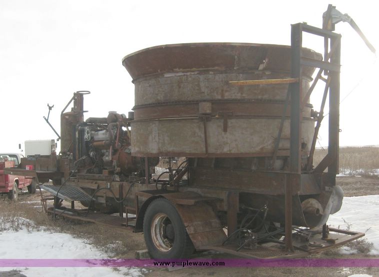 Mighty Giant tub grinder in Oakley, KS Item 9741 sold Purple Wave