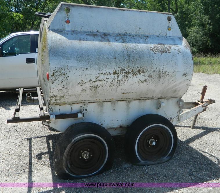 Portable water tank on four wheel trailer in Scandia, KS Item M9780
