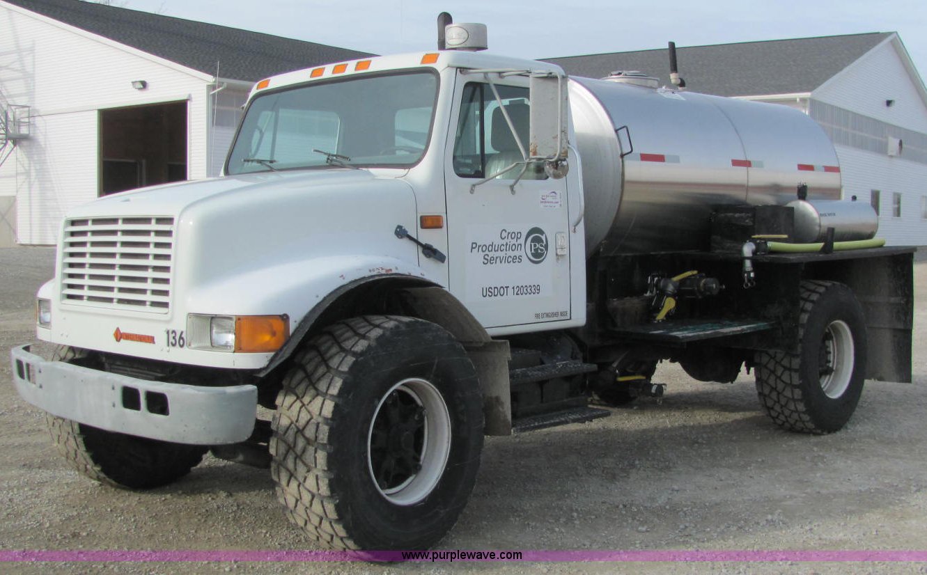 1991 International 4900 tanker truck in Liberty, IN Item C3000 sold
