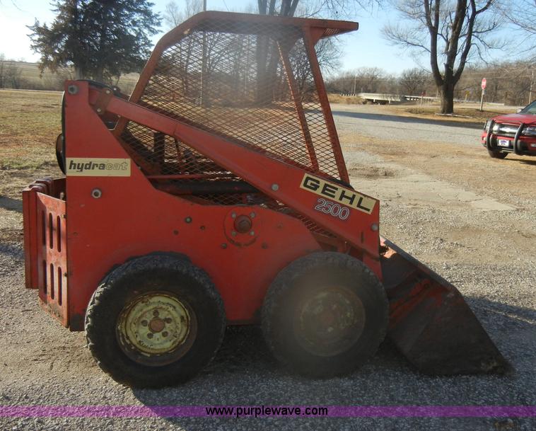 Gehl 2500 Hydro Cat skid steer in Linn, KS Item AB9917 sold Purple Wave