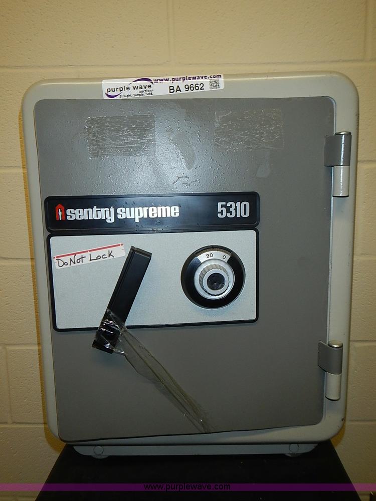 (3) assorted safes noreserve auction on Tuesday