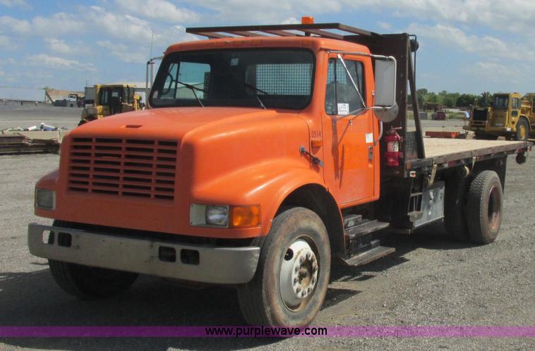 1990 International 4700 flatbed dump truck Item E7857 9...