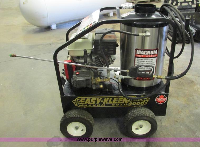 2013 Easy Kleen Magnum Gold 4000 pressure washer in Hugo, MN Item