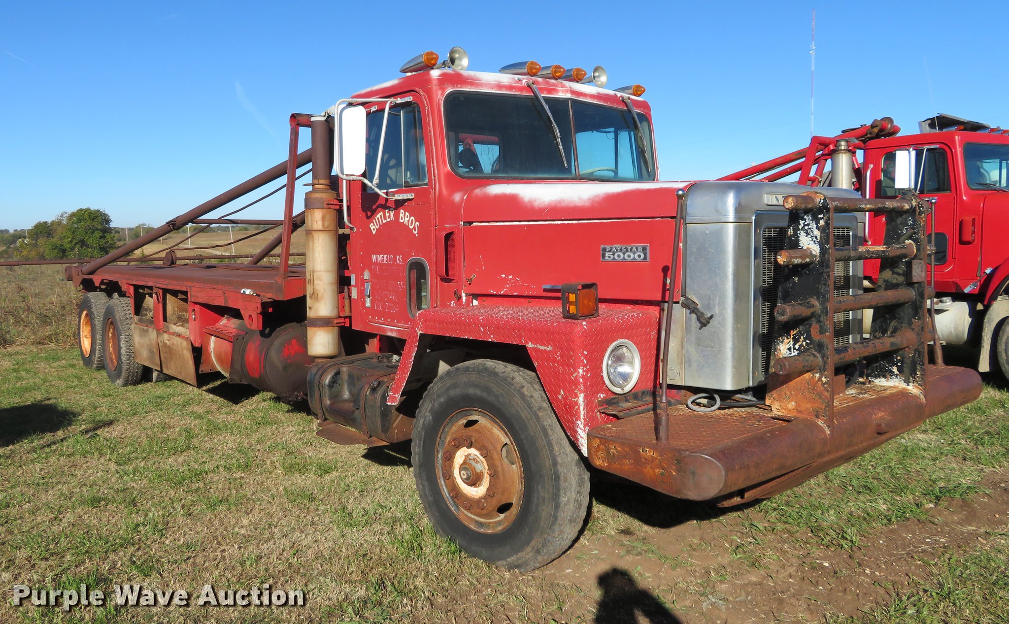 1981 International Paystar 5000 oilfield rig up tandem truck in
