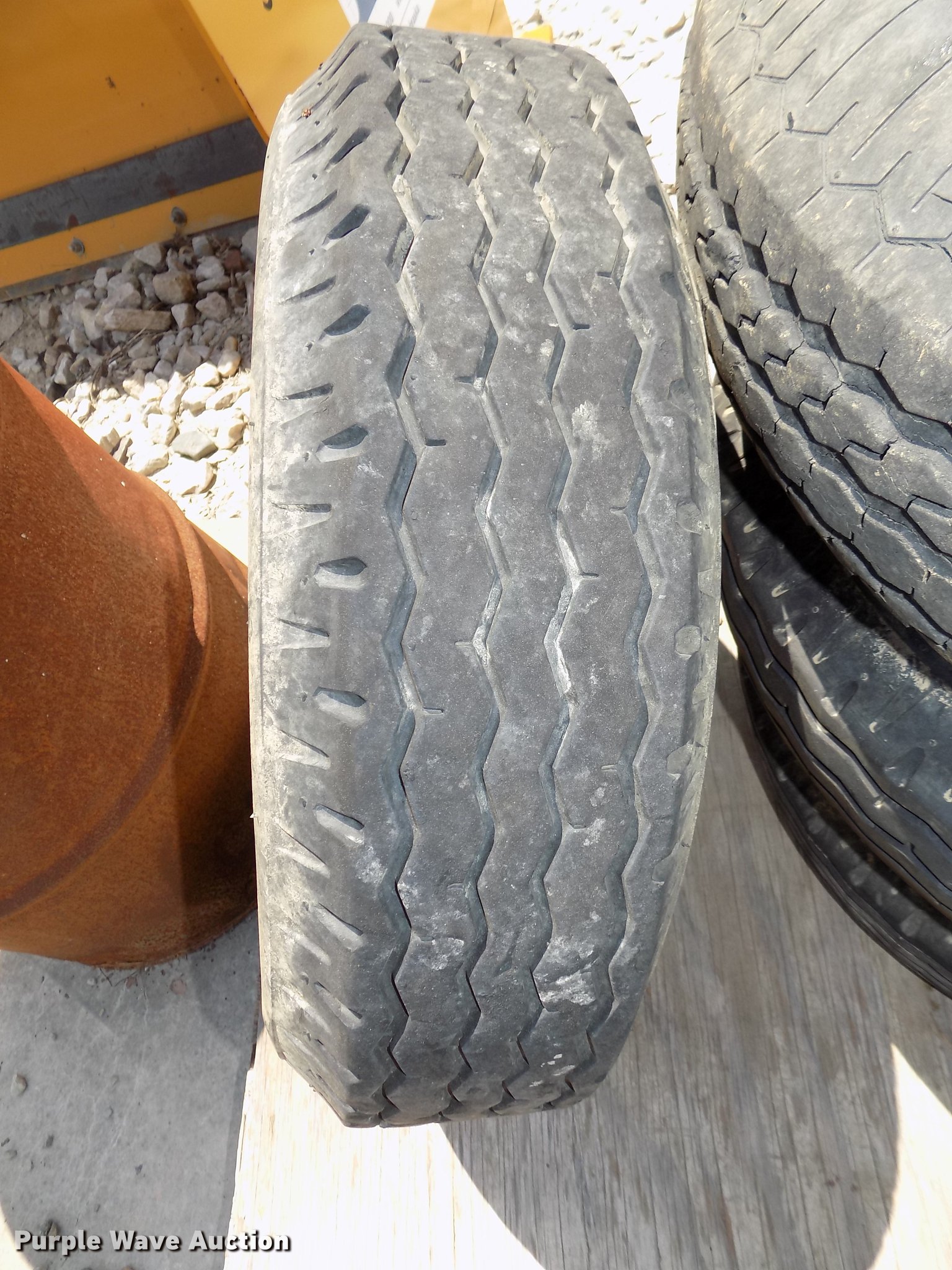 (21) 814.5 tires and wheels in Omaha, NE Item DZ9523 sold Purple Wave