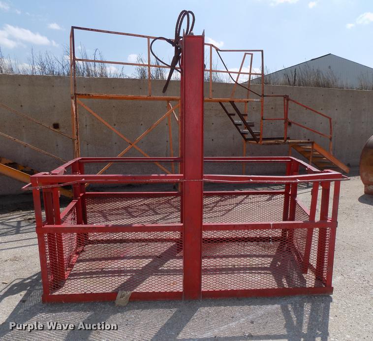 Crane basket in Kearney, NE Item DZ9546 sold Purple Wave