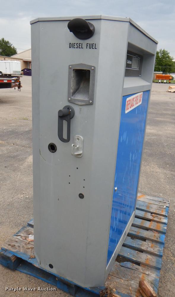 Dresser-Wayne fuel pump in Manhattan, KS | Item FQ9927 sold | Purple Wave