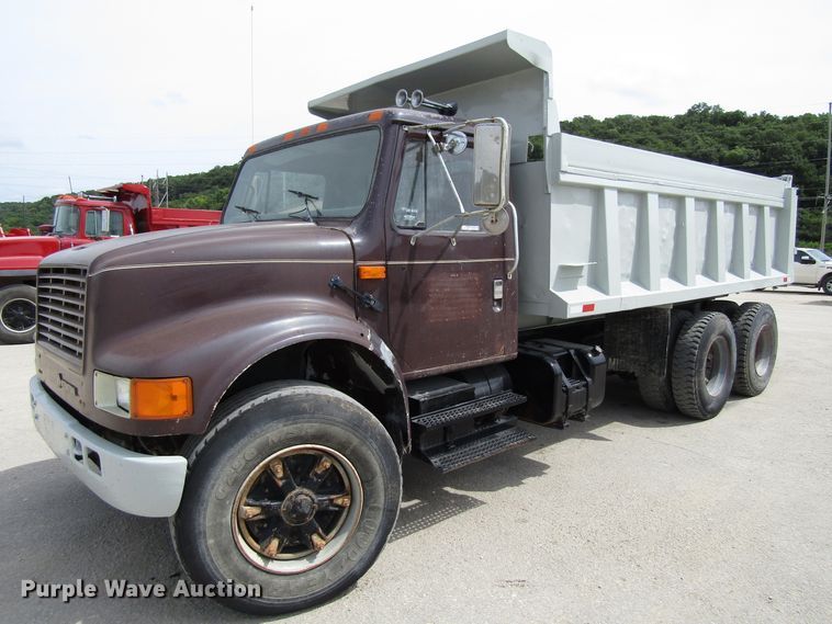 1990 International 4900 dump truck in Decorah, IA Item EU9736 sold