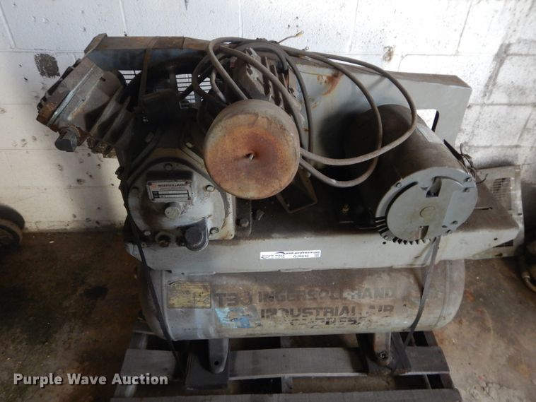 Ingersoll Rand 10FGT air compressor in Kansas City, KS Item GJ9848