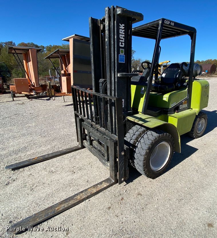 Clark CGP40 forklift in Lebanon, MO Item HA9702 sold Purple Wave
