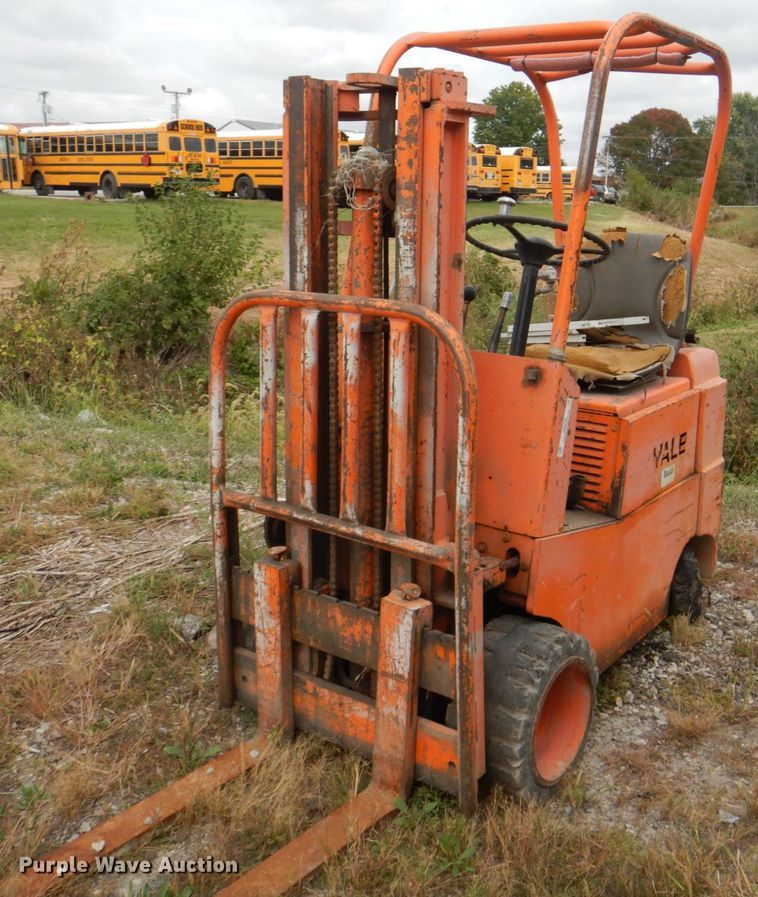 Yale forklift in Cameron, MO Item JS9158 sold Purple Wave