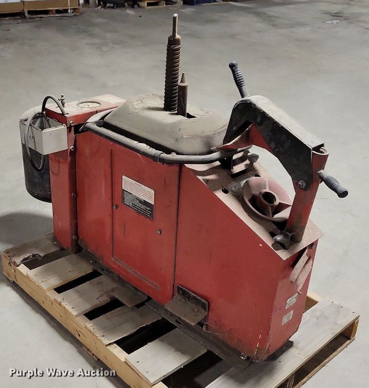 Coats 10-10 tire machine in Des Moines, IA | Item IO9395 sold | Purple Wave