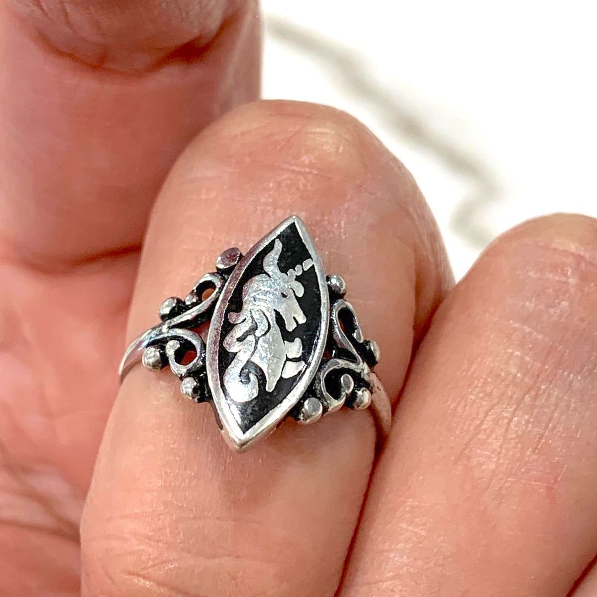 ORNATE UNICORN JET BLACK INLAY RING 1990S DEADSTOCK