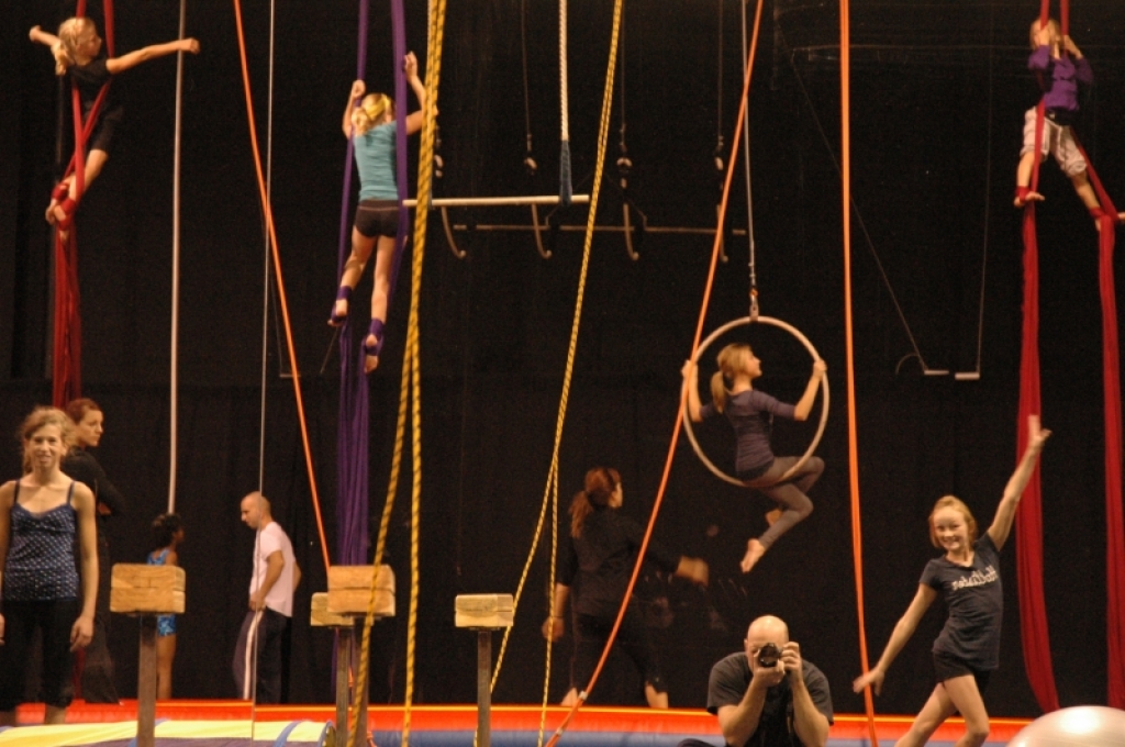 Aerials Zacada Circus School Acrobatics Classes