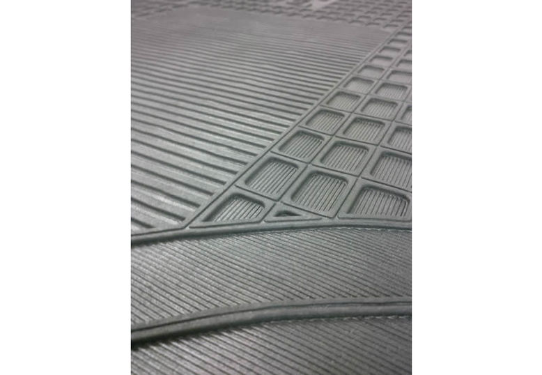 Vauxhall Vivaro Double Cab 20142019 rear tailored fit heavy duty rubber rear floor mat RM21