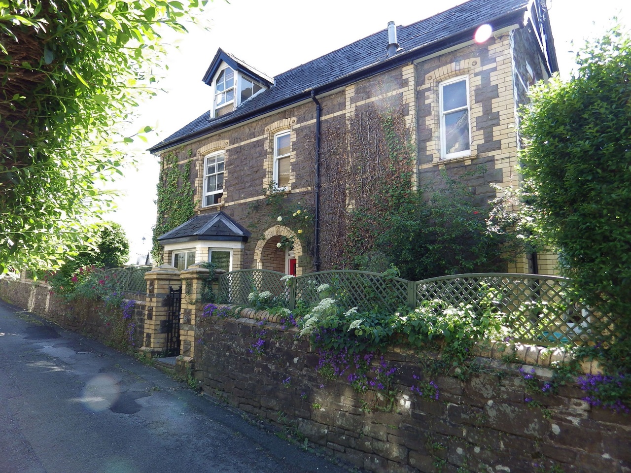 Abergavenny 1 Bed Flat, Fosterville Crescent, NP7 To Rent Now for £