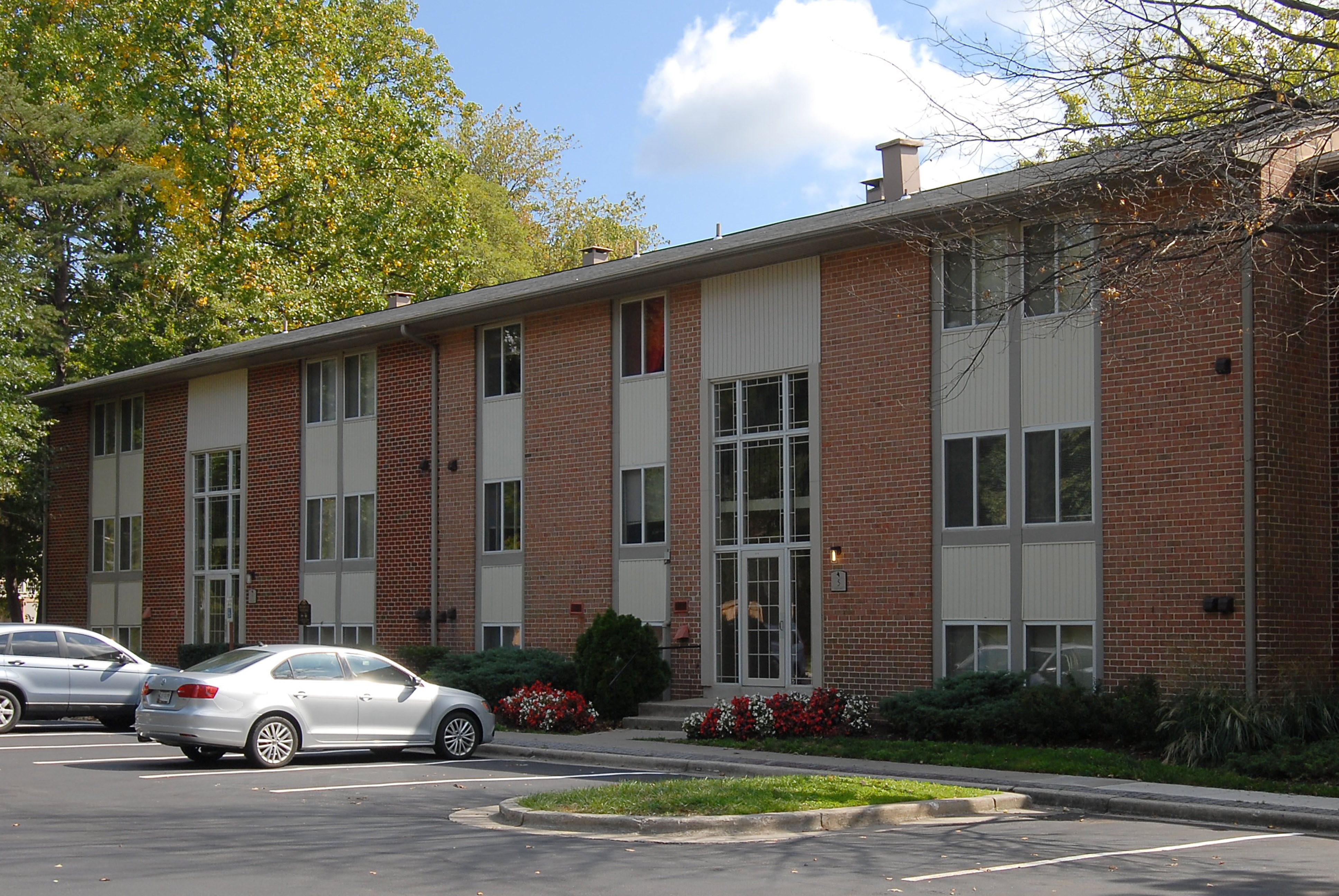 Skylark Pointe, Parkville (see pics & AVAIL)