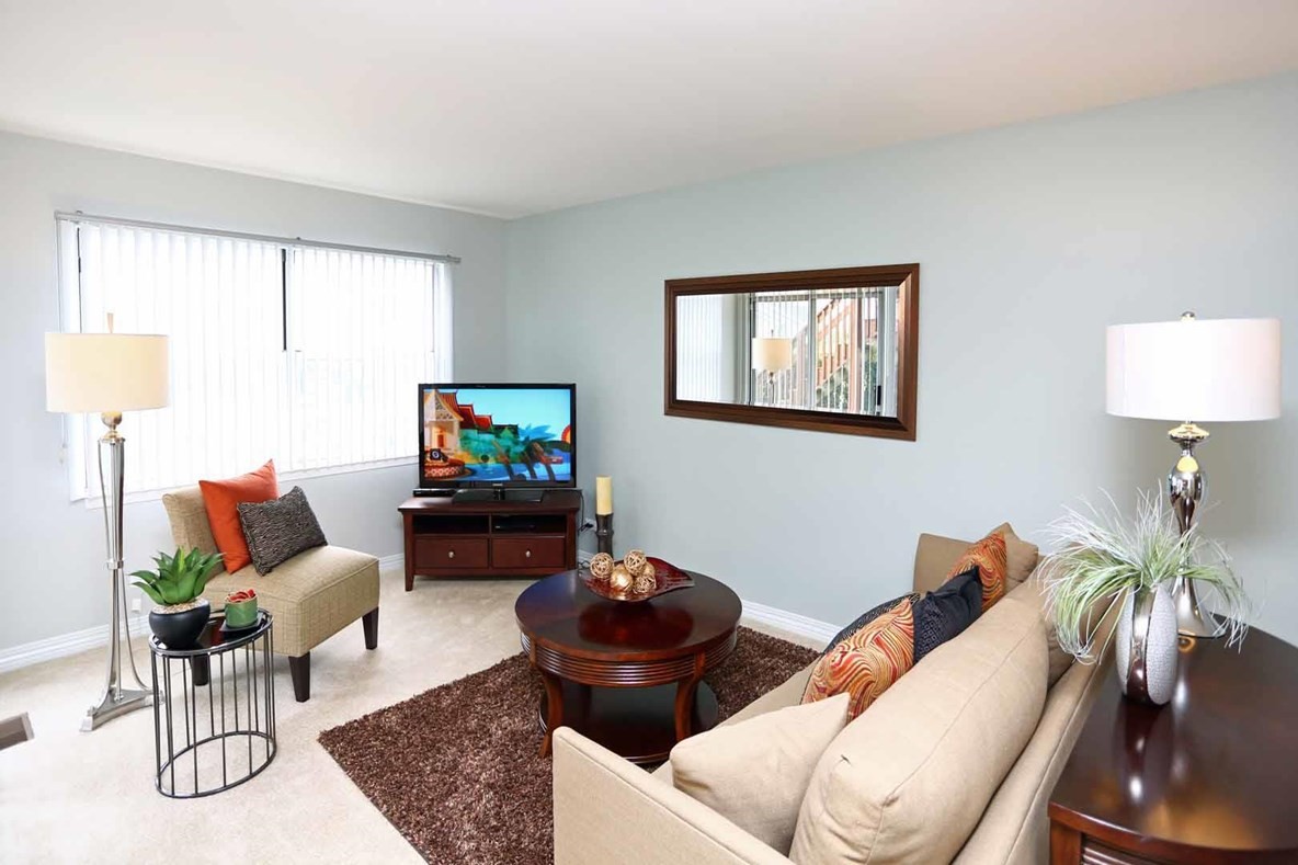 Skyridge Club Apartments, Crystal Lake (see pics & AVAIL)