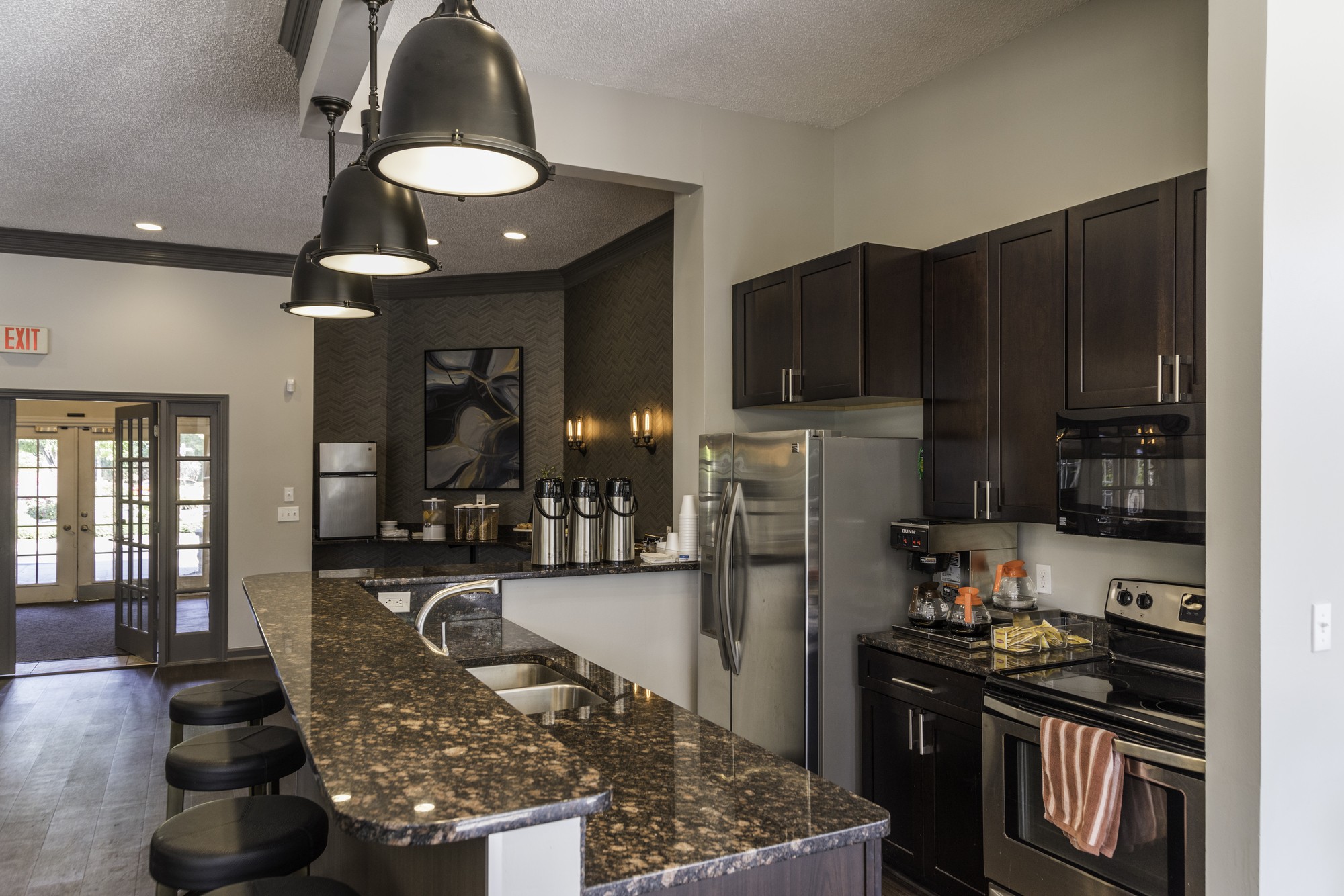 Fairlane Woods Apartments, Dearborn (see photos and availability)