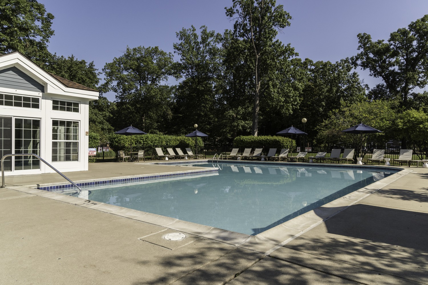 Fairlane Woods Apartments, Dearborn (see photos and availability)
