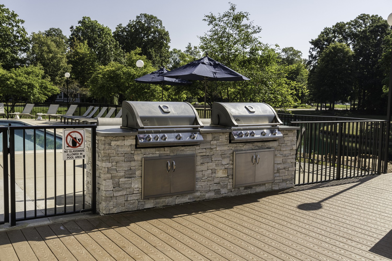 Fairlane Woods Apartments, Dearborn (see photos and availability)