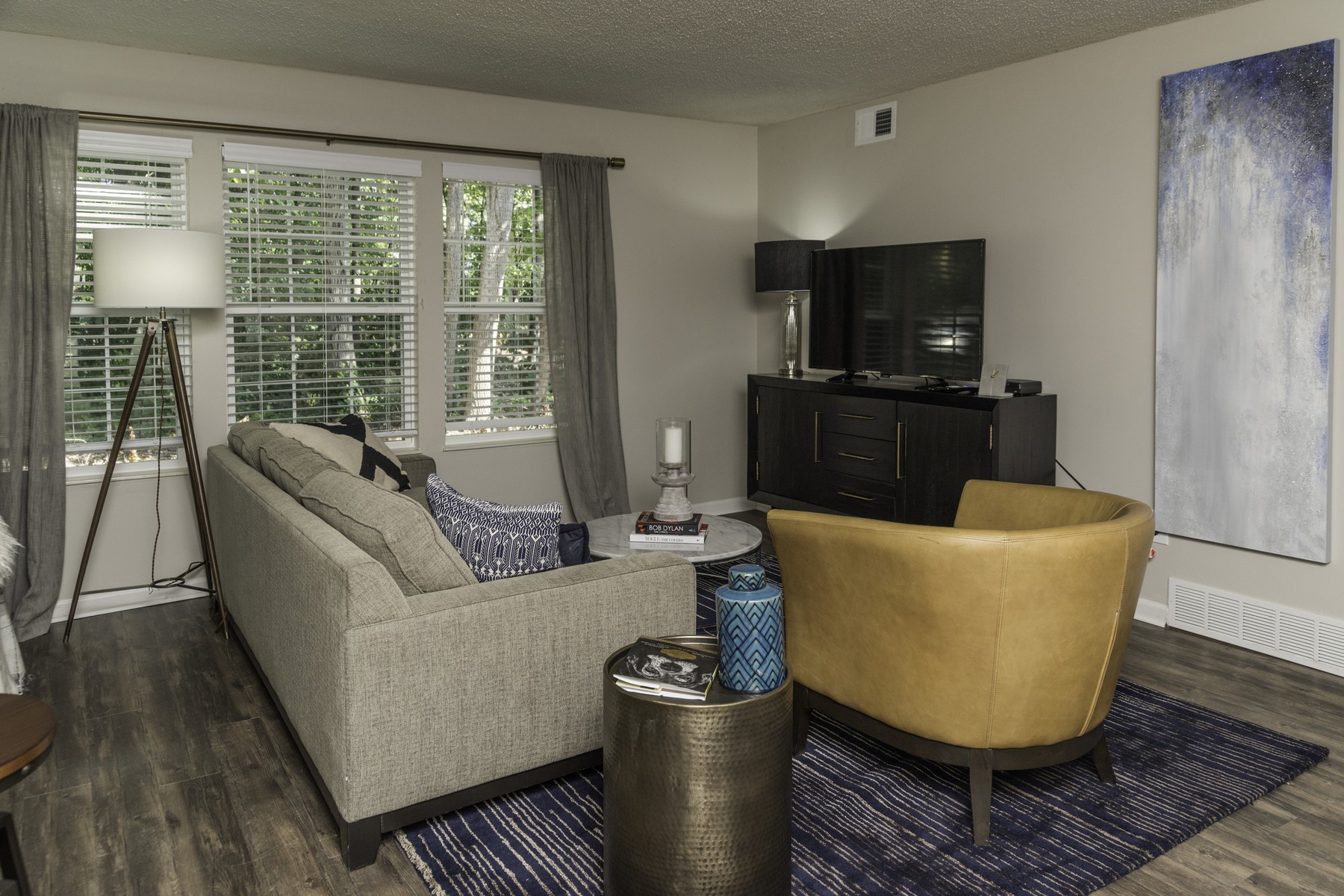 Fairlane Woods Apartments, Dearborn (see photos and availability)
