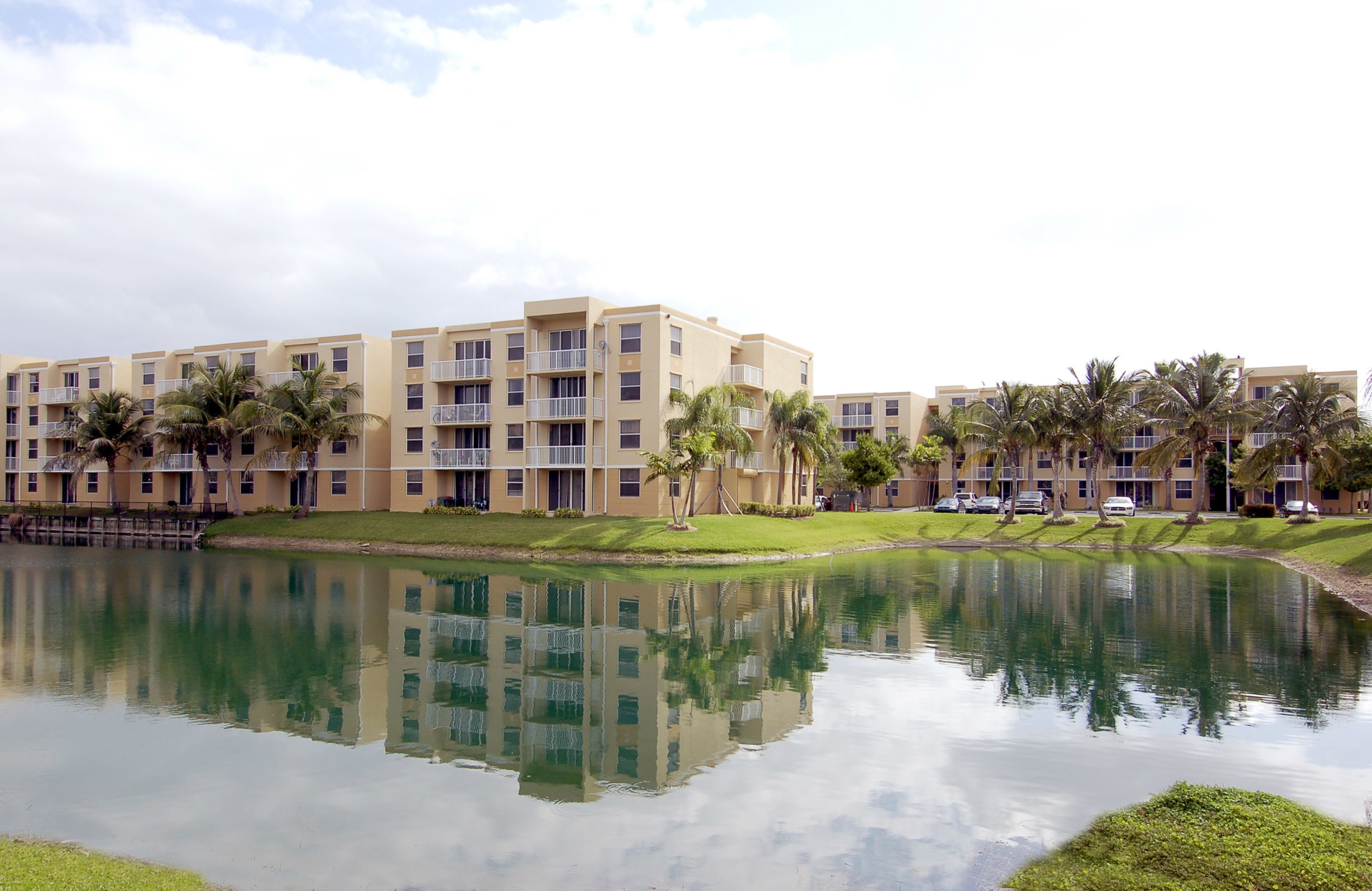 Sheridan Lake Club Apartments, Dania Beach (see pics & AVAIL)