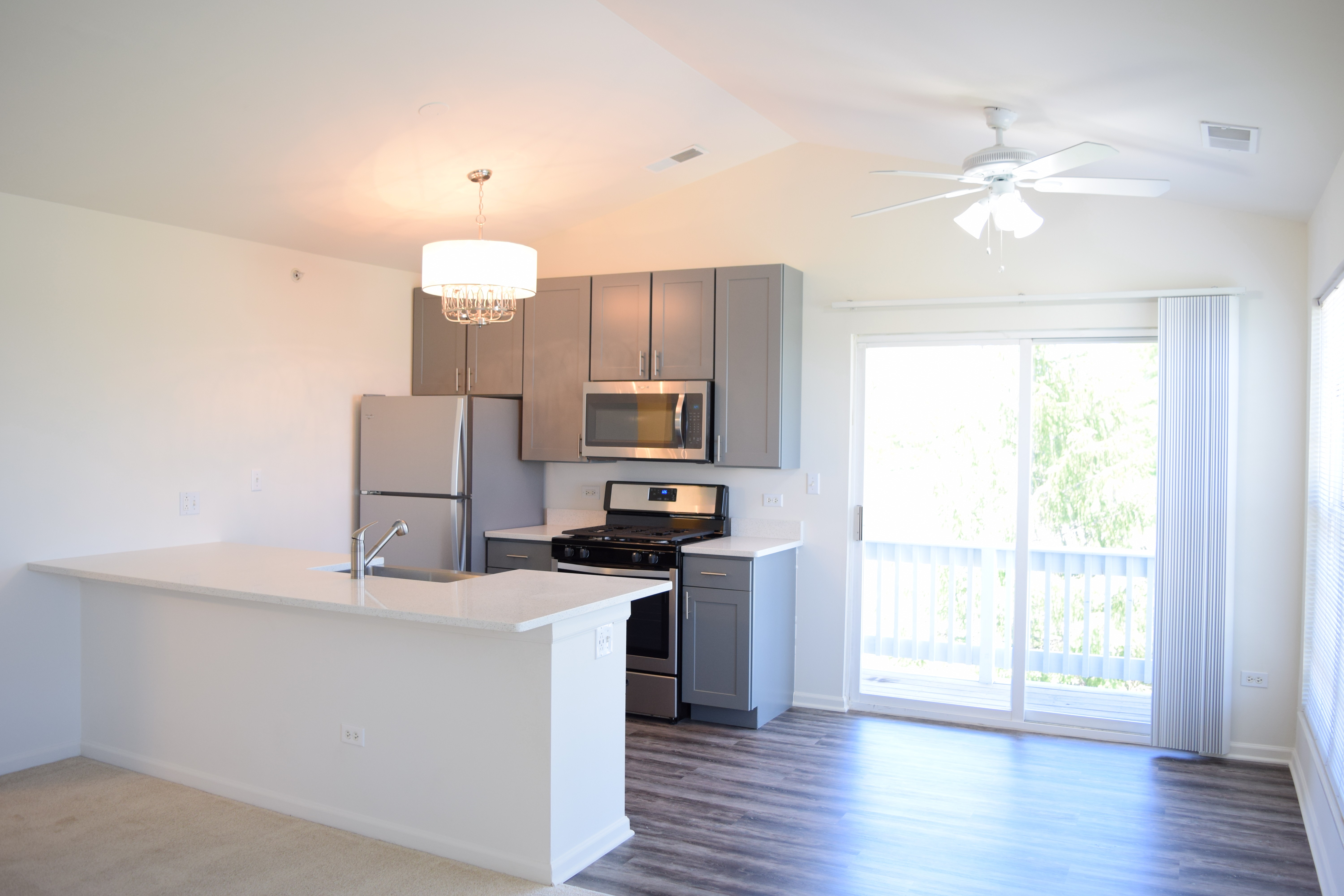 Skyridge Club Apartments, Crystal Lake (see pics & AVAIL)