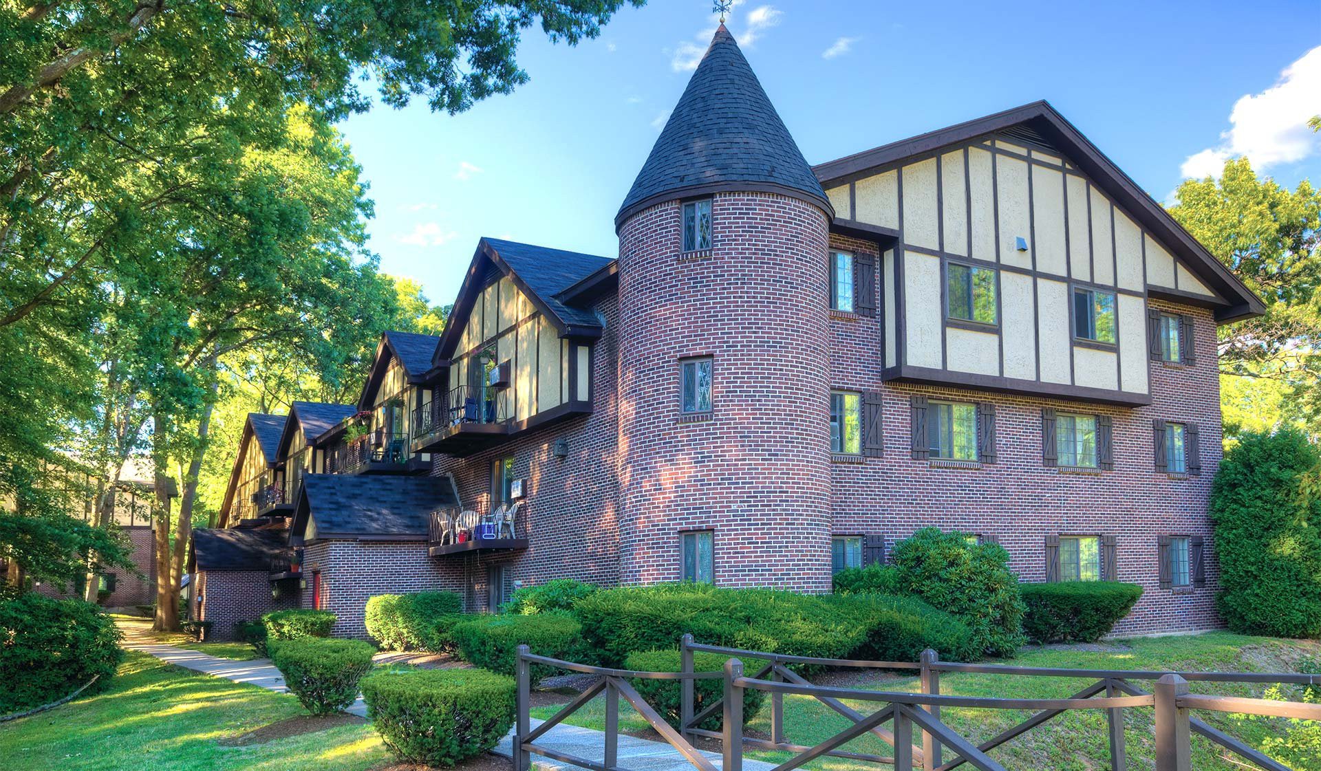 Royal Crest Estates Apartments, Nashua (see pics & AVAIL)