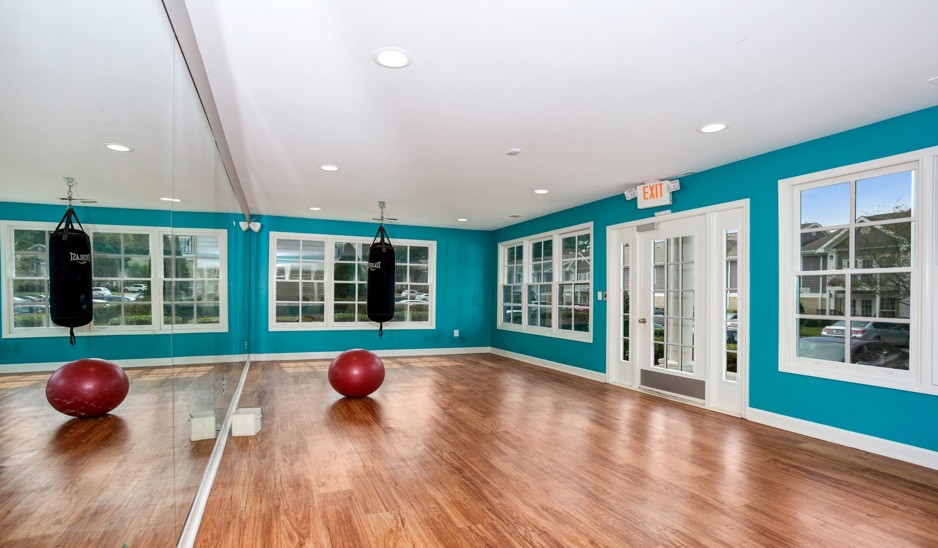 865 Bellevue Apartments, Nashville (see pics & AVAIL)