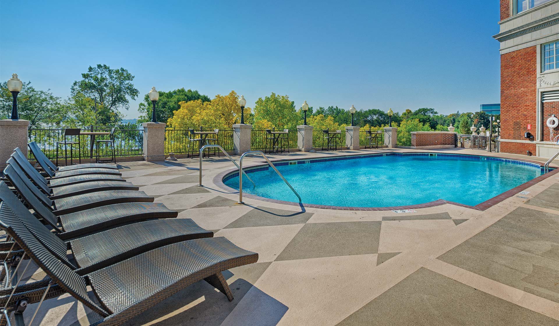 Calhoun Beach Club Apartments, Minneapolis (see pics & AVAIL)