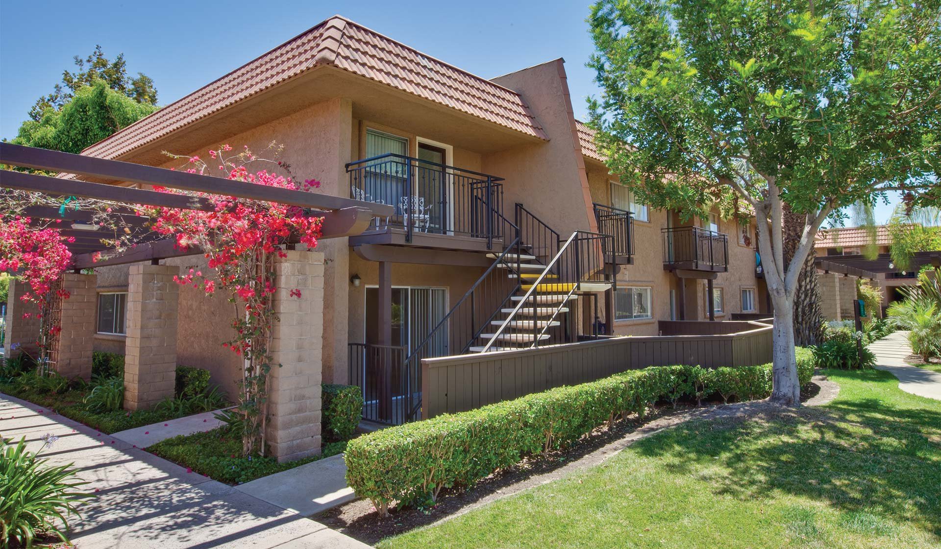 Rosewood Apartments, Camarillo (see pics & AVAIL)