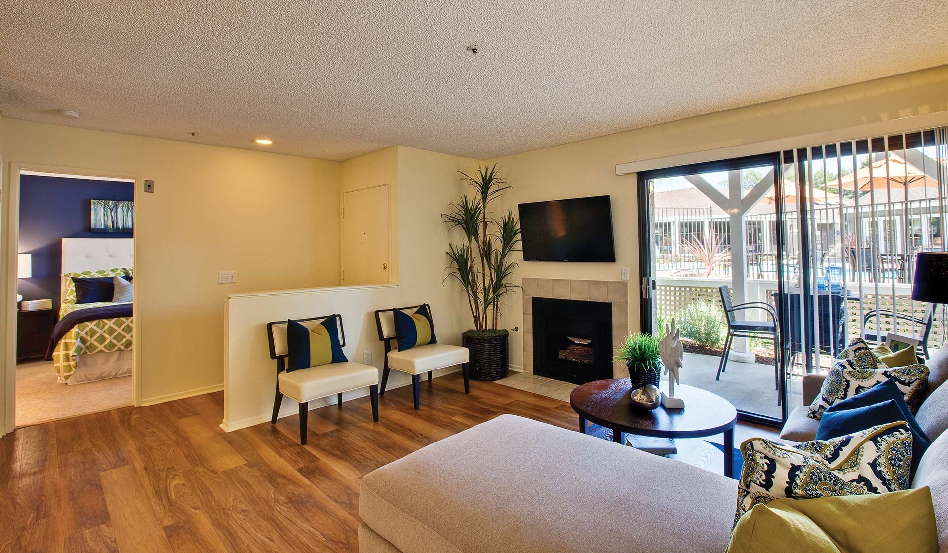 Island Club Apartments, Oceanside (see pics & AVAIL)