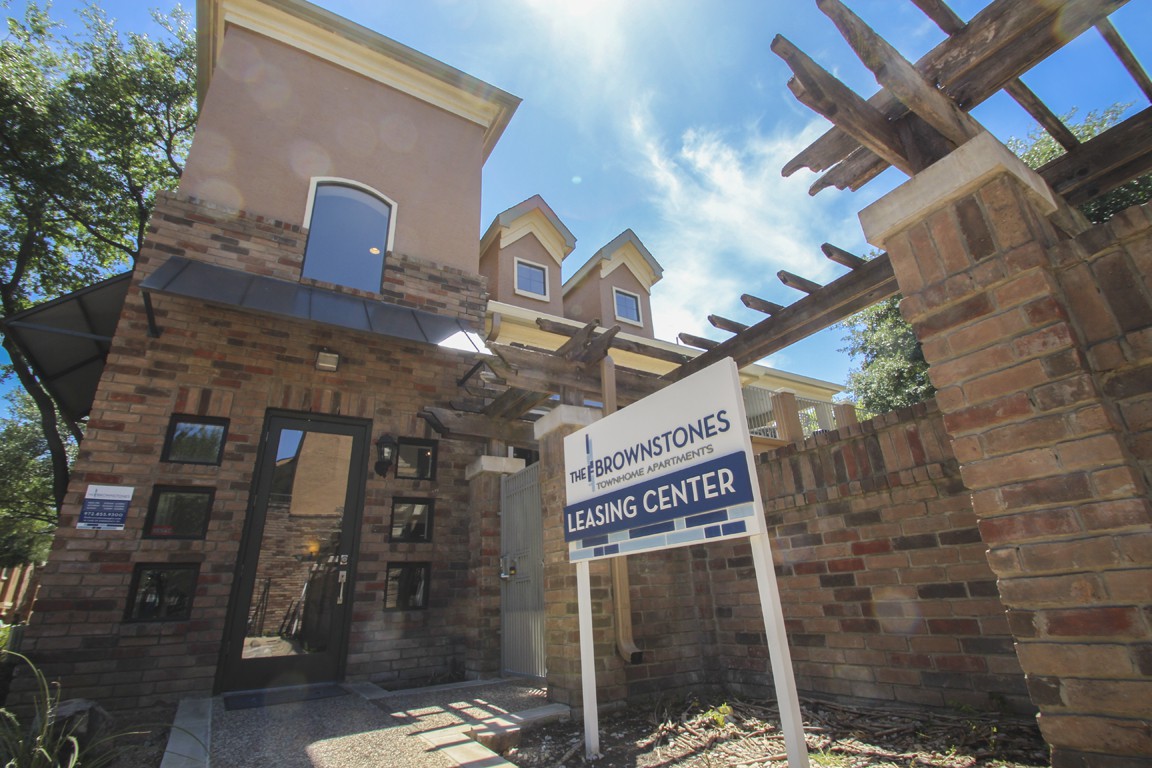 The Brownstones, Dallas (see pics & AVAIL)