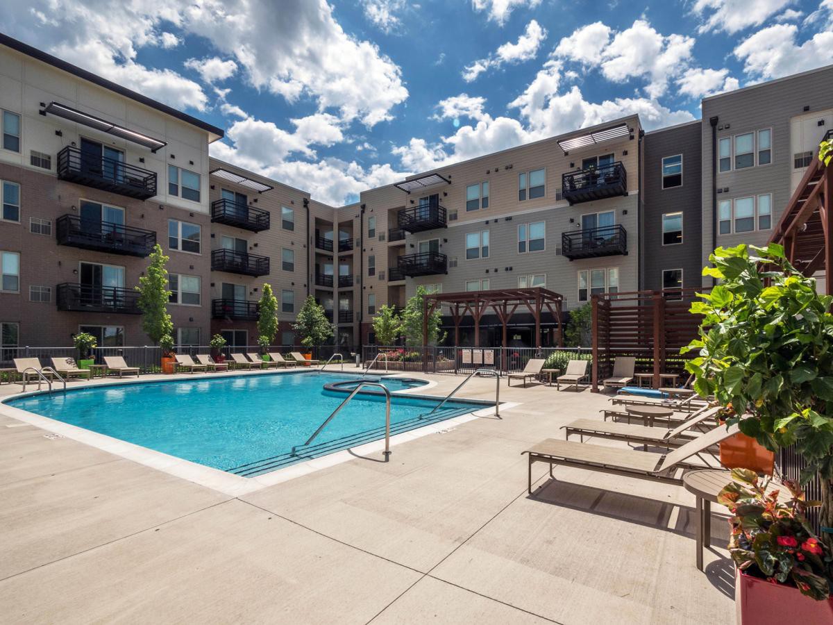 TAPESTRY GLENVIEW, Northbrook (see pics & AVAIL)