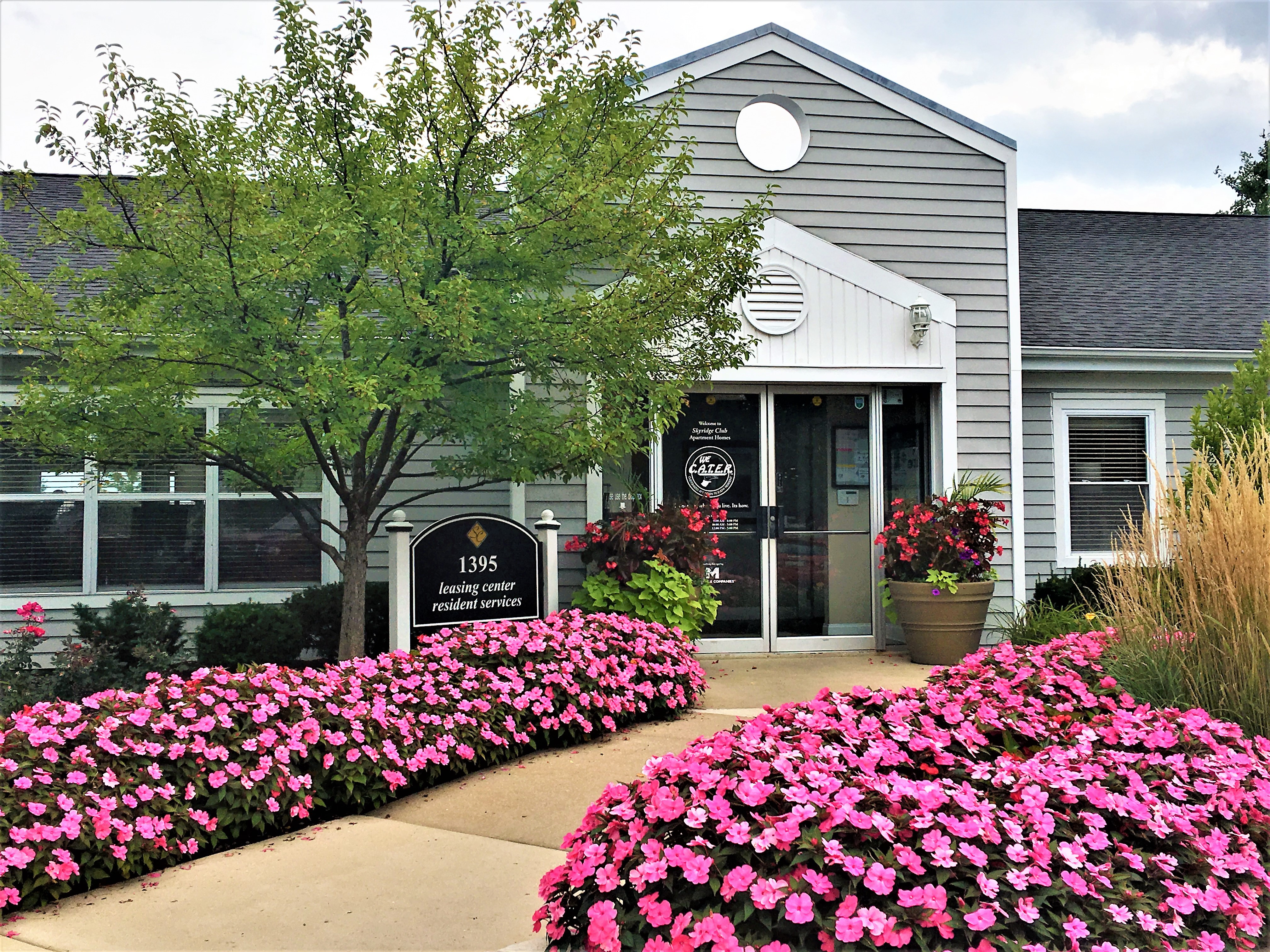 Skyridge Club Apartments, Crystal Lake (see pics & AVAIL)