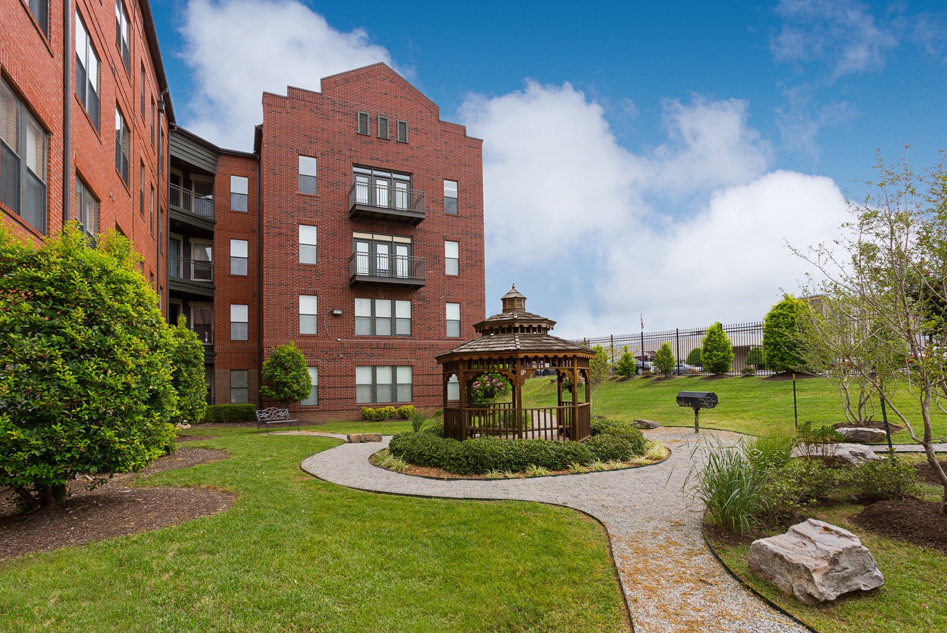 Fielder Square, Memphis (see pics & AVAIL)
