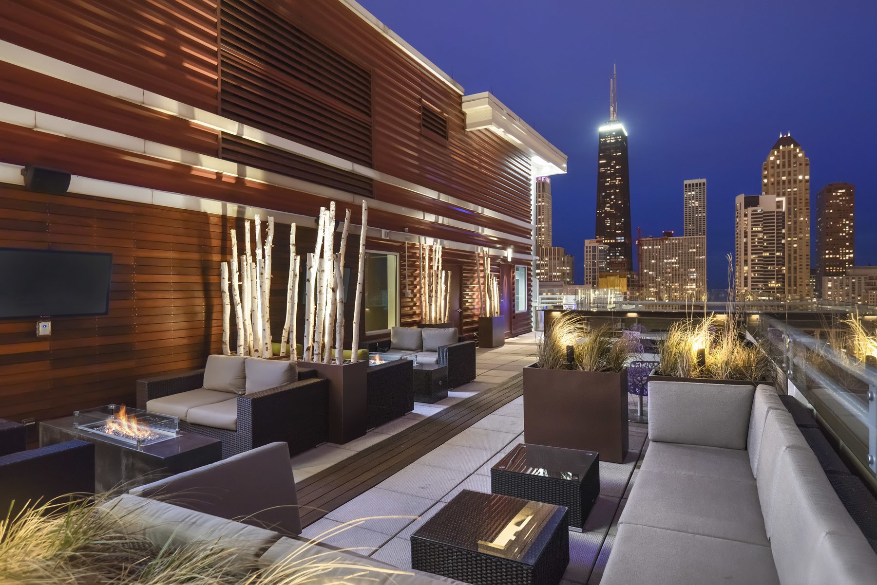 Chestnut Tower, Chicago (see pics & AVAIL)