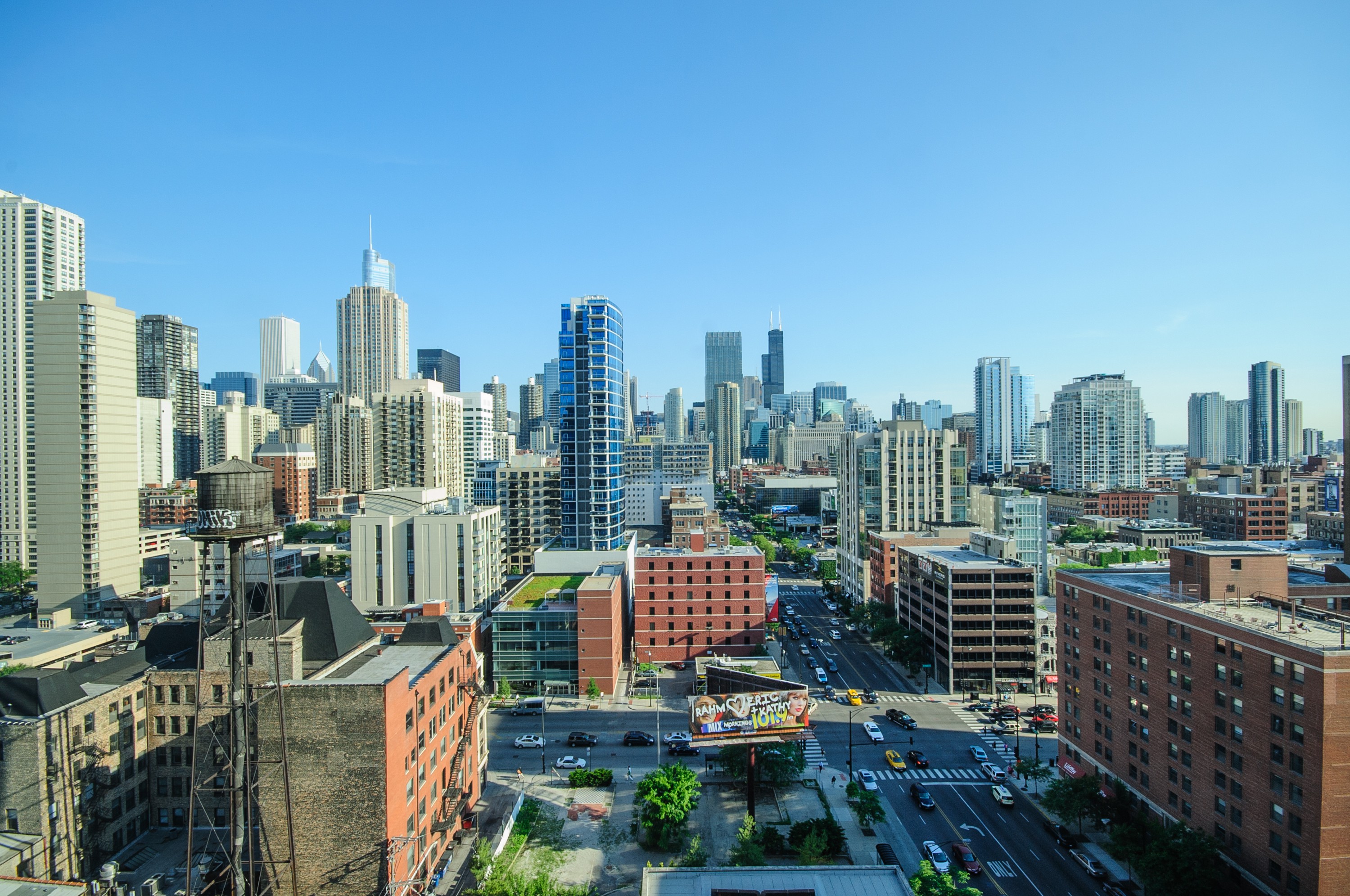 Chestnut Tower, Chicago (see pics & AVAIL)
