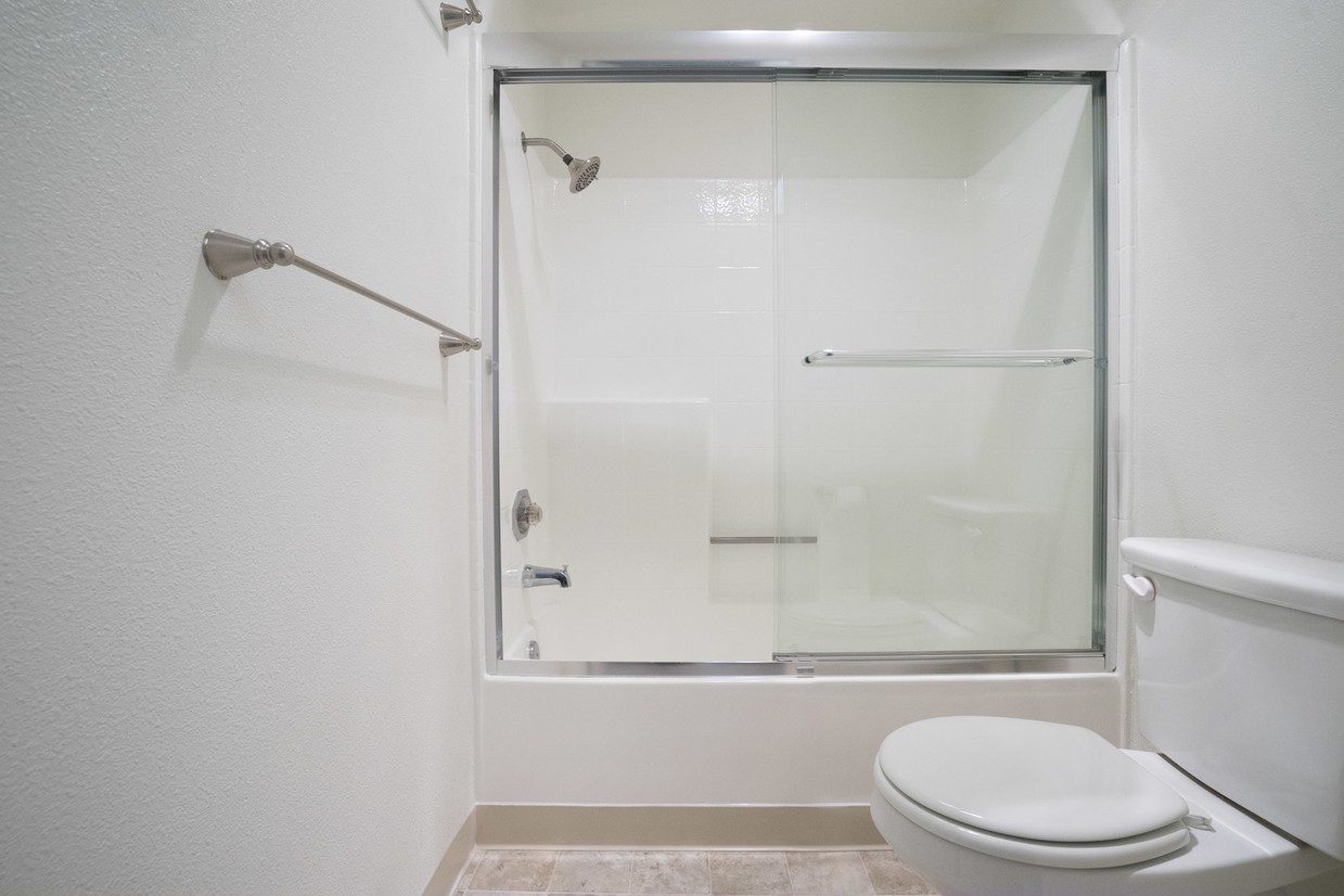 Palms Court, Los Angeles (see pics & AVAIL)